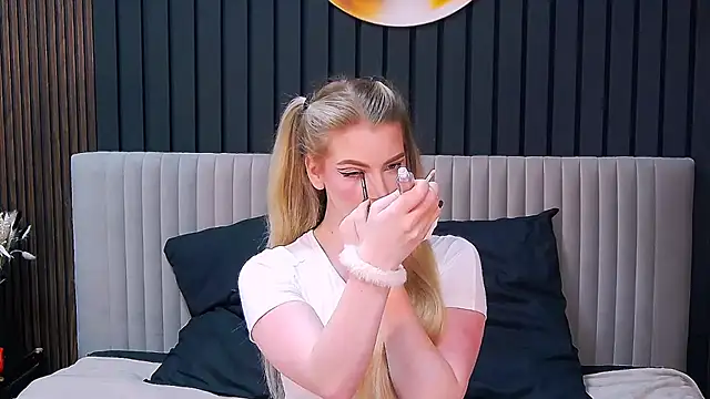 MilanaCeleste online show from 12-04-25, 05:23