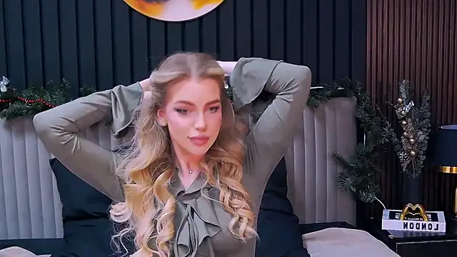 MilanaCeleste online show from 12-22-25, 09:48