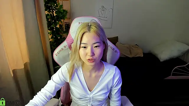 Aisi 18 online show from 09-25-25, 06:52