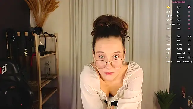 laracroftmansion online show from 10-04-25, 05:14