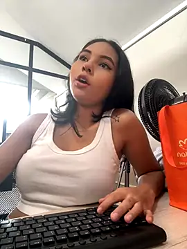 AlinnaRosee  online show from 12-02-25, 04:30