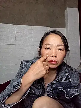 Snapshot of _Helala_ chatting on 09-30-25, 10:21 Helala online show from 09-30-25, 10:21