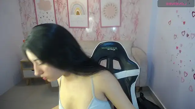 Snapshot of Kylie_ch1 chatting on 10-11-25, 03:40 Kylie ch1 online show from 10-11-25, 03:40