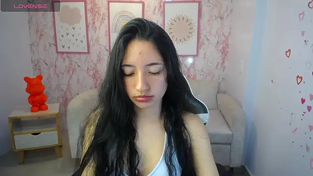 Snapshot of Kylie_ch1 chatting on 10-18-25, 03:52 Kylie ch1 online show from 10-18-25, 03:52