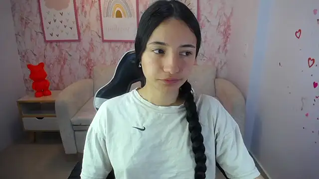Snapshot of Kylie_ch1 chatting on 09-20-25, 10:42 Kylie ch1 online show from 09-20-25, 10:42