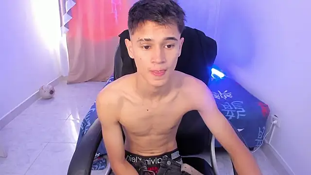 Aron Boyy online show from 11-13-25, 07:51