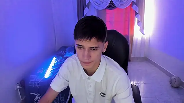 Aron Boyy online show from 11-15-25, 07:40