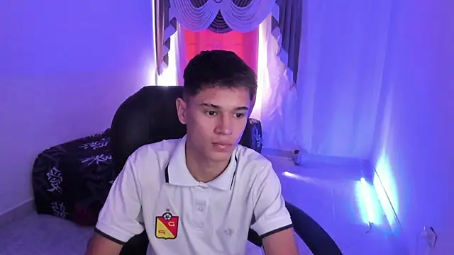 Aron Boyy online show from 12-18-25, 07:18