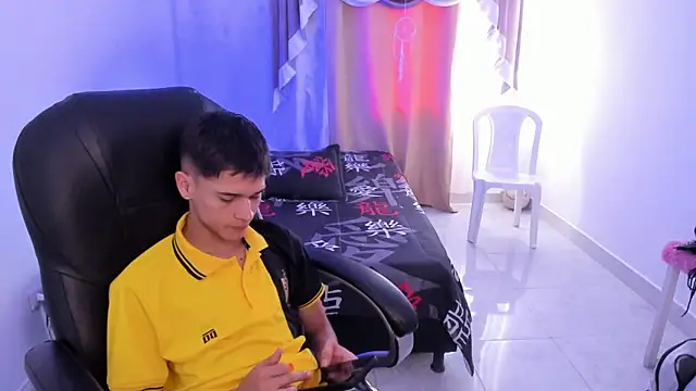 Aron Boyy online show from 11-22-25, 07:57