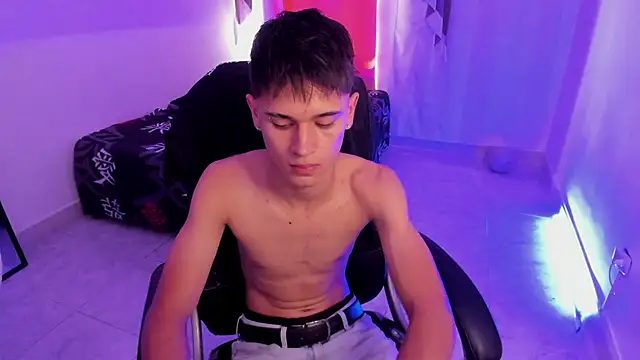 Aron Boyy online show from 12-15-25, 07:31