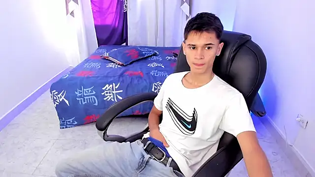 Aron Boyy online show from 10-16-25, 07:44