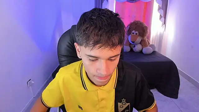 Aron Boyy online show from 02-16-26, 05:44