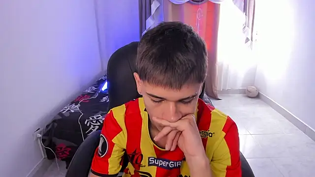 Aron Boyy online show from 11-26-25, 07:25