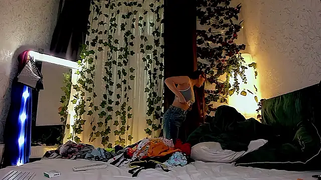 Kimberly Wolker online show from 11-23-25, 04:28