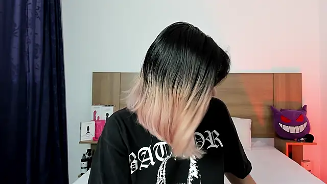 Snapshot of Akatsumi_ chatting on 10-03-25, 08:32 Akatsumi  online show from 10-03-25, 08:32