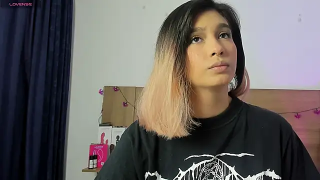 Akatsumi  online show from 10-29-25, 09:36