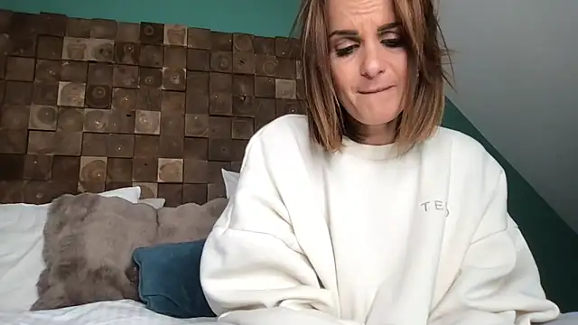AmyStone   online show from 05-19-26, 04:03