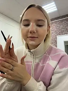 Sky Cutie online show from 12-17-25, 04:06