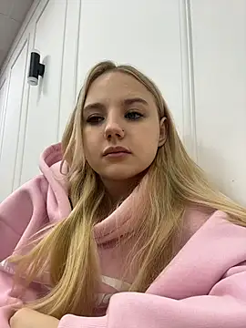 Snapshot of Sky_Cutie chatting on 01-19-26, 03:54 Sky Cutie online show from 01-19-26, 03:54