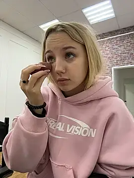 Snapshot of Sky_Cutie chatting on 02-08-26, 04:43 Sky Cutie online show from 02-08-26, 04:43