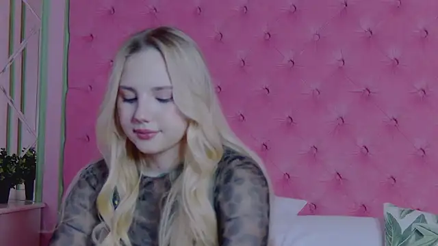 Sky Cutie online show from 03-06-26, 05:02