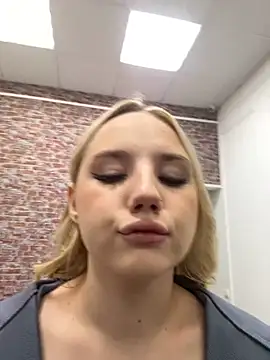 Sky Cutie online show from 10-16-25, 05:27