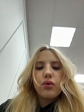 Snapshot of Sky_Cutie chatting on 02-03-26, 05:38 Sky Cutie online show from 02-03-26, 05:38