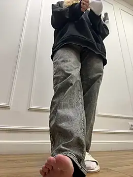 Sky Cutie online show from 10-17-25, 04:27