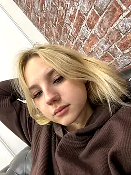 Sky Cutie online show from 10-23-25, 04:44