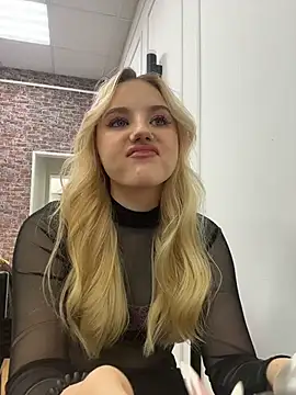 Sky Cutie online show from 12-20-25, 04:37