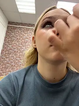 Snapshot of Sky_Cutie chatting on 02-09-26, 04:43 Sky Cutie online show from 02-09-26, 04:43