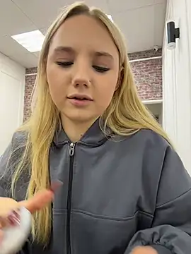 Sky Cutie online show from 11-08-25, 04:05