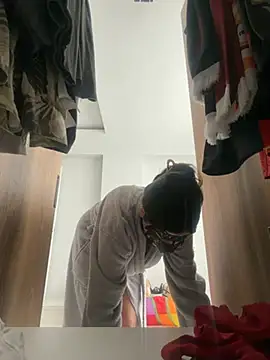 0gece0 online show from 04-11-26, 09:02