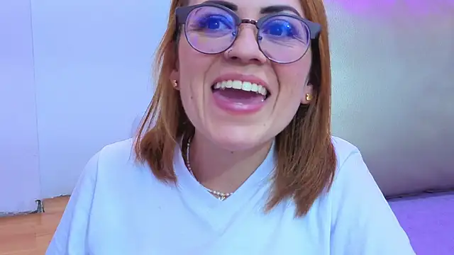 Snapshot of Victoria_Fallon chatting on 11-12-25, 09:40 Victoria Fallon online show from 11-12-25, 09:40