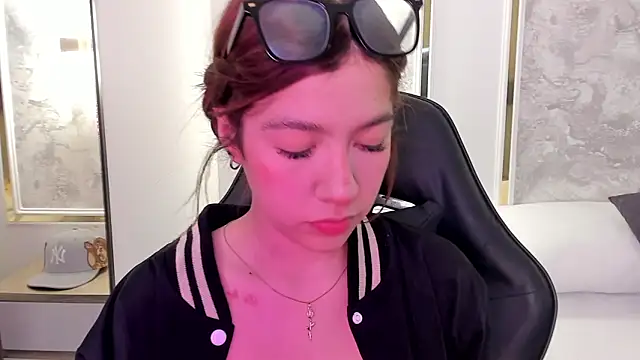 Snapshot of doll_eyees_ chatting on 09-24-25, 02:29 doll eyees online show from 09-24-25, 02:29