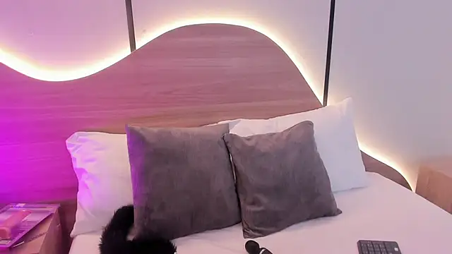 Snapshot of doll_eyees_ chatting on 10-18-25, 06:43 doll eyees online show from 10-18-25, 06:43