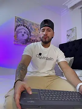 Thiago Hill online show from 04-04-26, 05:14