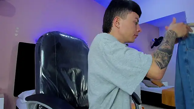 Nascary Fox online show from 12-15-25, 07:52