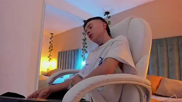 Nascary Fox online show from 09-10-25, 07:46