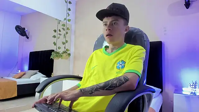 Nascary Fox online show from 11-16-25, 01:27