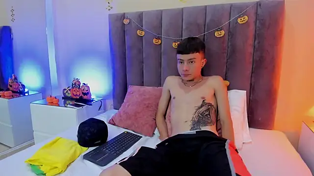 Nascary Fox online show from 10-15-25, 07:55