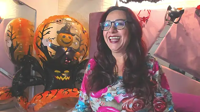 Snapshot of Madame_Angelic_ chatting on 10-19-25, 05:43 Madame Angelic online show from 10-19-25, 05:43