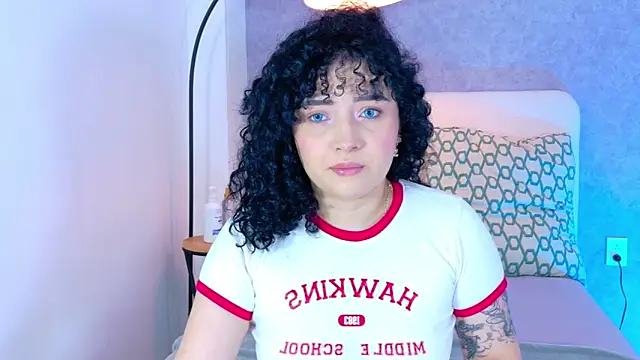 Snapshot of Tracielowe_w chatting on 10-21-25, 03:28 Tracielowe w online show from 10-21-25, 03:28