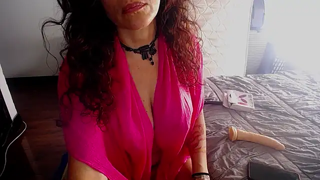 Snapshot of fenix_colette chatting on 01-18-26, 06:33 fenix colette online show from 01-18-26, 06:33