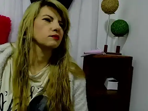 Snapshot of katioska25 chatting on 10-17-25, 02:08 katioska25 online show from 10-17-25, 02:08
