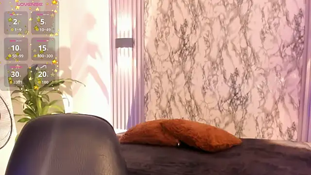 Snapshot of ChloeeMason chatting on 10-21-25, 11:09 ChloeeMason online show from 10-21-25, 11:09