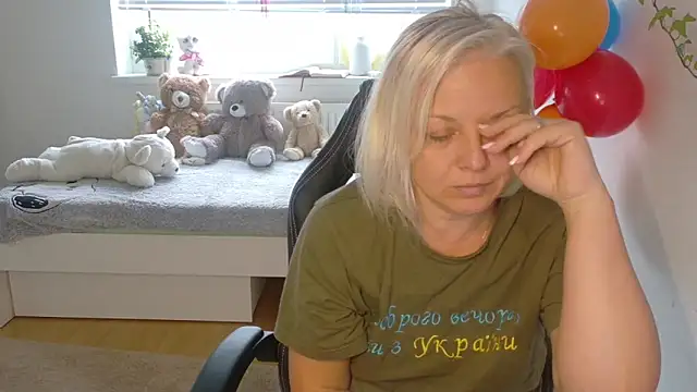 Linsy Kim online show from 12-15-25, 09:26