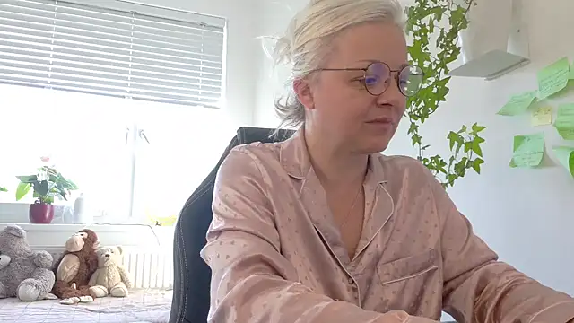 Linsy Kim online show from 03-07-26, 10:10