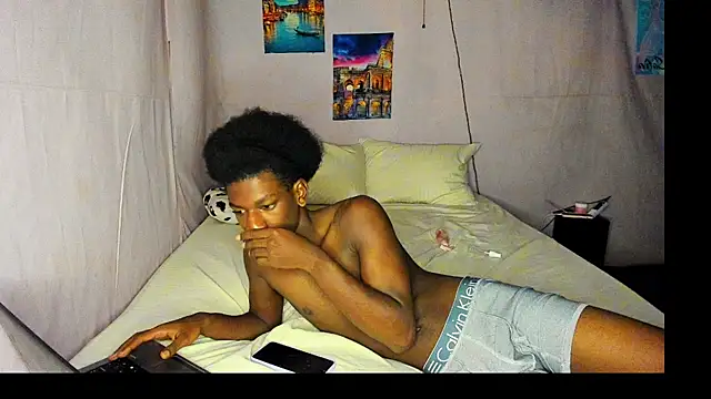 Snapshot of SpicyLolaX_NightDrip chatting on 09-23-25, 04:41 SpicyLolaX NightDrip online show from 09-23-25, 04:41