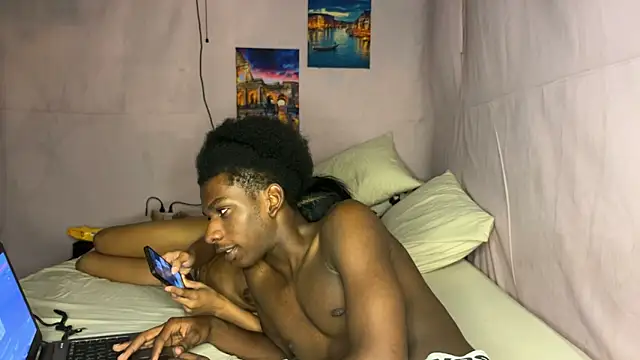 Snapshot of SpicyLolaX_NightDrip chatting on 09-16-25, 03:40 SpicyLolaX NightDrip online show from 09-16-25, 03:40